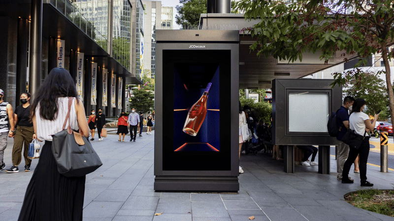 How 3D Anamorphic Content Captures Attention in Public Spaces