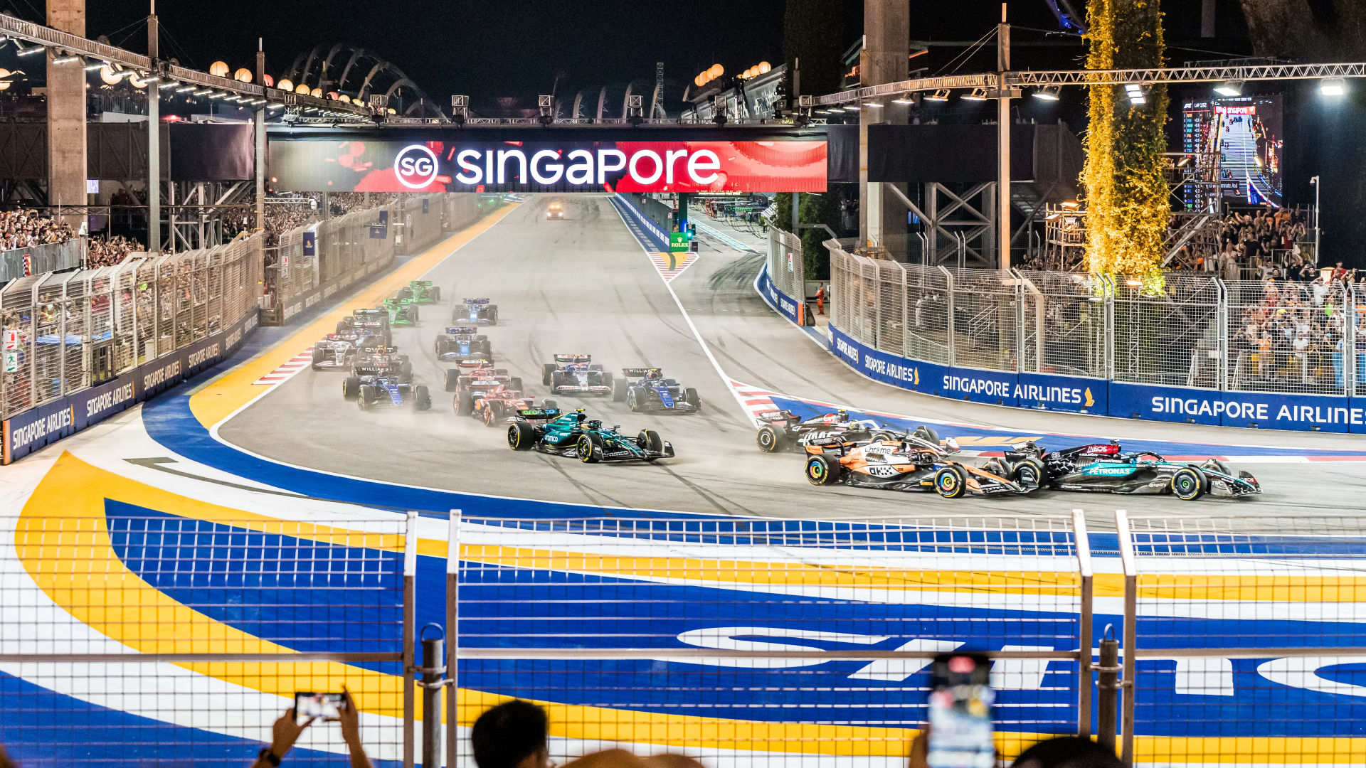 F1 Singapore Advertising Animation: How Brands Dominate the Night Race